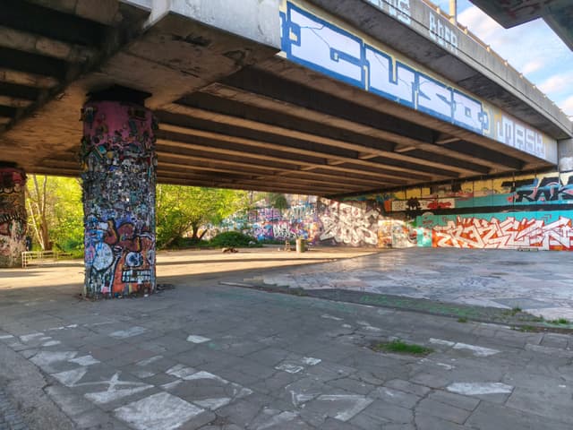 River Lea graffiti